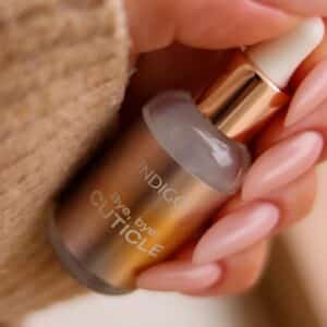 OBLIKOVANJE NOHTOV IN OBNOHTNE KOŽICE